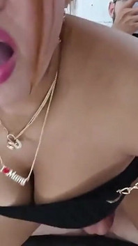 Chci být Tiktok, ale můj přítel mi říká, že je lepší ukázat můj zadek, je to pravda?