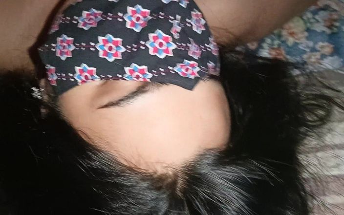 Faryal: Primera vez follada hermanastra hardcore