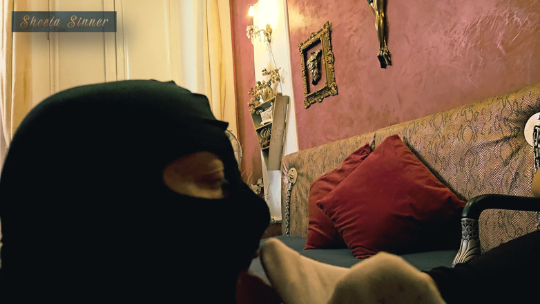 Strict Senz: Ножная Лапка Sheela Sinner В Грязных Белых Носках