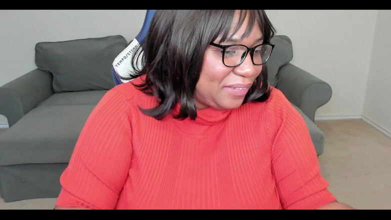 Josie4yourpleasure: Önce yarağın hangi deliğe girecek?