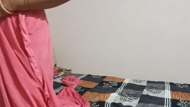 Samesarvice1987: Desi byn Bhabhi delar en säng med Dever