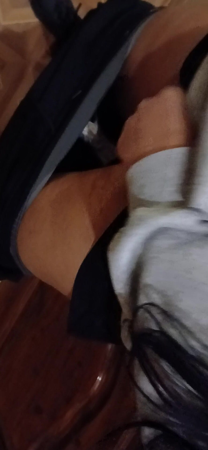 Lesbian-candys: 我们在大学走廊里冒险撸管