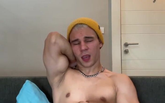 Max_Russell: Strong Boy Jerking off