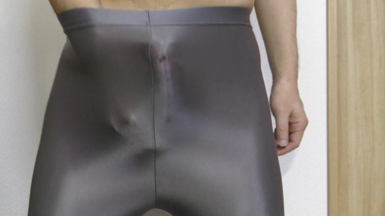 LovePantyBoy: Masturbation avec un legging noir en lycra