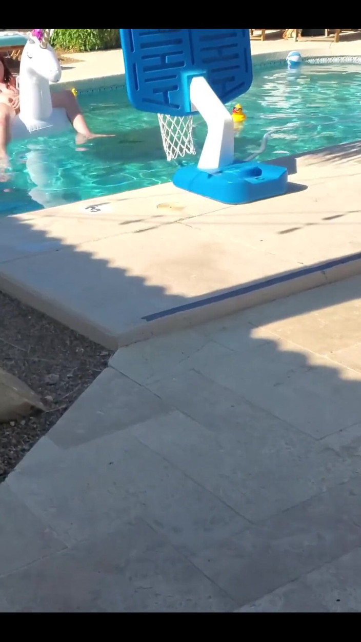 Kapri Sun: Rozhodla jsem se vyhonit si v bazénu na dvorku