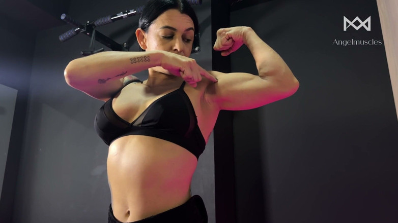 Angelmuscles: Anatomikurs, biceps, axlar och en mycket distraherad student del 1