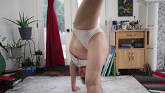 Aurora Willows: Mutandine bianche su richiesta