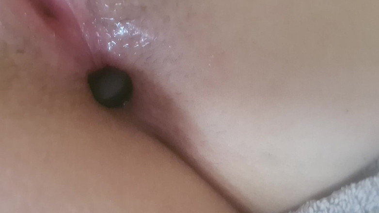 Ana Liz: Een fles glijdt in mijn hongerige kont ...