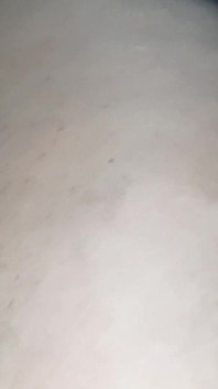 Moje nevlastní matka uklízela kuchyň a ukazovala svou chlupatou kundičku