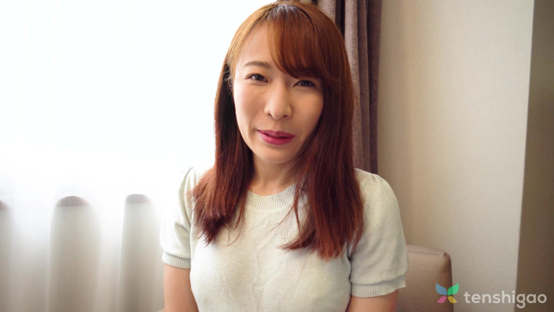 Tenshigao: 愛らしく孤独な桜井千加子がラブホテルで会うことに同意する