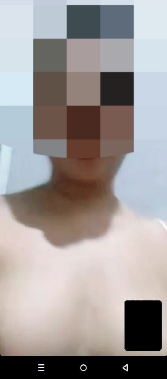 Astriana88: 와, 새엄마가 큰 가슴을 자랑하고 있네.