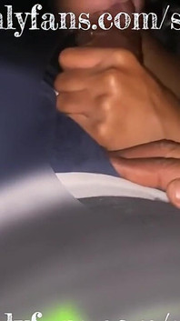 Відсмоктала і лизала кінчик його члена