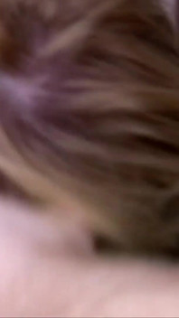 Celá přírodní blondýnka má tvrdý anál