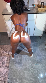 Seksi zenci kız twerk yapıyor - ince kalın
