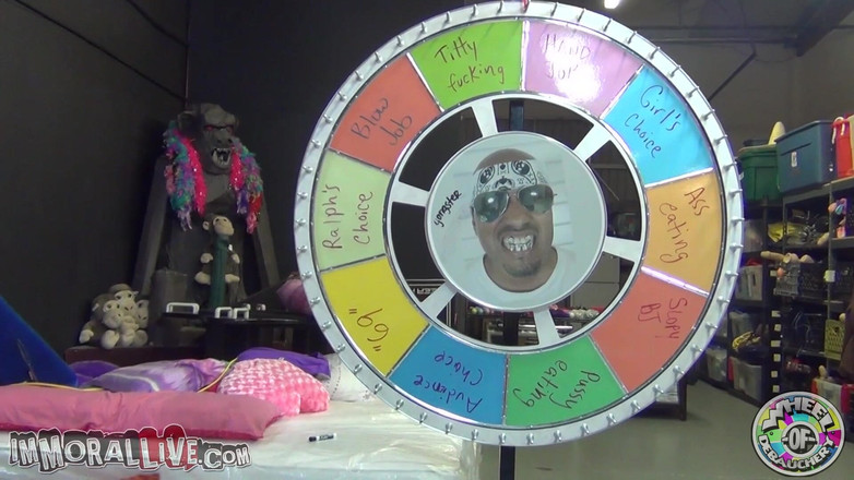 Immoral Live: Priya Rai je sexy drobná indická kočka se super obrovskými...