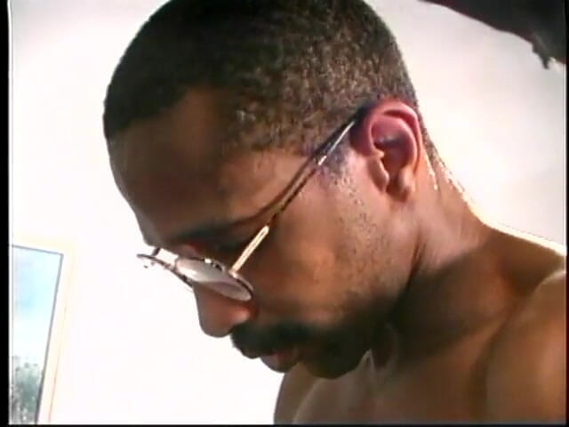 First Black Sexperience: La bionda sexy con belle tette dà una testa ed...
