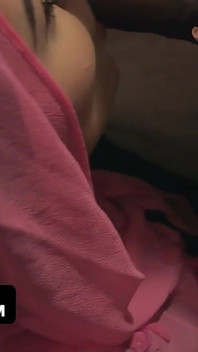 大奶子穆斯林辣妹得到他们一直想要的粗暴抽插