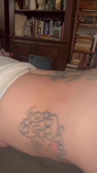 Curva își trimite mesaje la următoarea întâlnire în timp ce mă fute! Fac planuri înainte să-mi ard sperma.