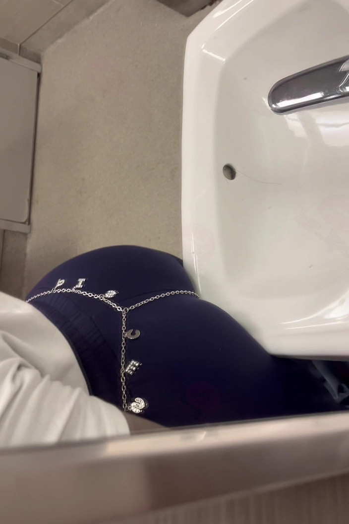 Anye Meshell: Pisces Pussy