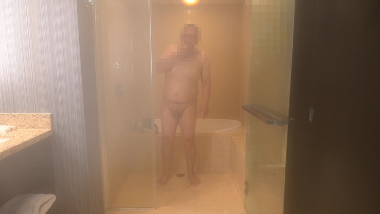 Azn Dad Man: Азиатский папочка в Speedo раздевается, получает горячий душ и мастурбирует