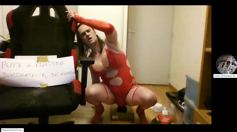 NatachaPuteDeLyon: Natacha Pute De Lyon in cam con il suo padrone