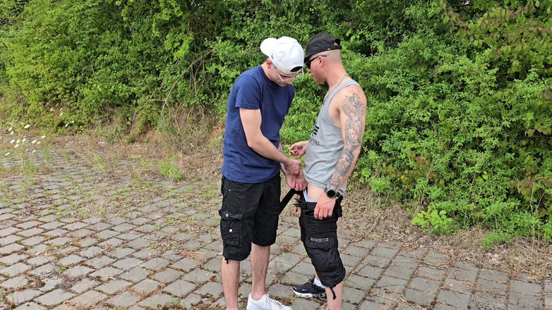 boyzxy212: Tìm thấy một địa điểm công cộng hoàn hảo và đụ cậu bé đồng...