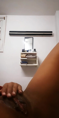 Ich verziehe mich als Krankenschwester, um meinem freund ein video von mir zu schicken, wie ich mich berühre