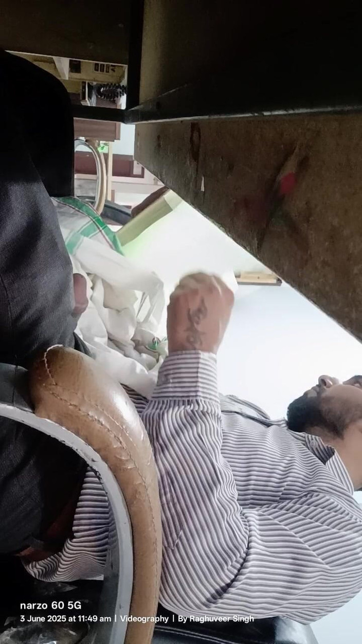 Rajasthani-old-lover: 사무실에서 마스터바로 즐기는 인도 계부 새아빠