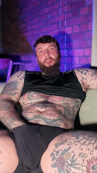 Conto alla rovescia del piede tatuato dominatore
