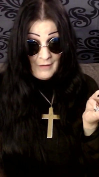 Halloween Ozzy Cosplay MILF Palenie