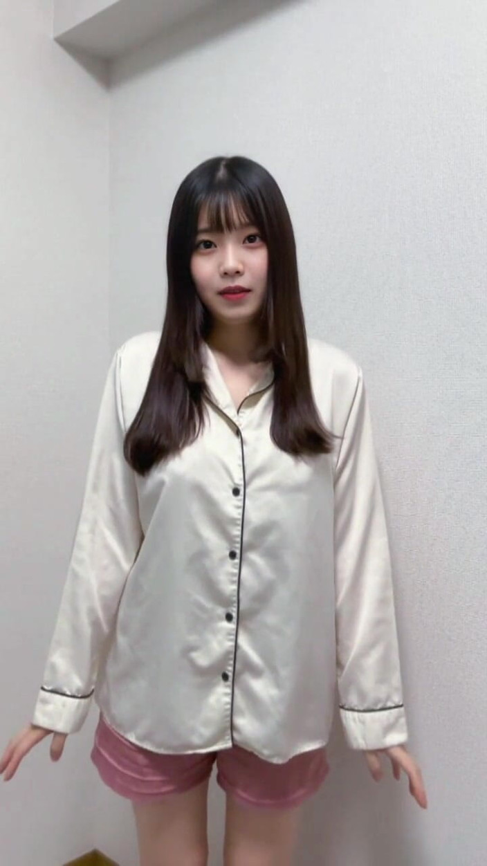 honokasu: É um pouco tímido, mas... Eu estou me despindo.