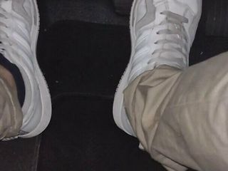 Tomas Styl: Kaus kaki di dalam mobil