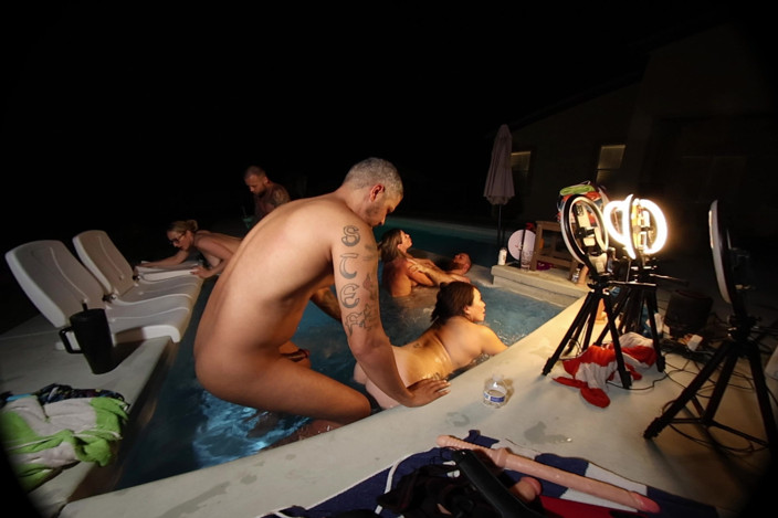 9 BlockVR: Hot Tub Pesta Seks Langsung