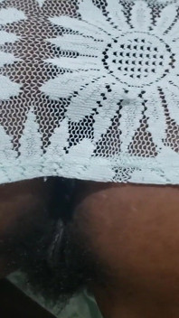 Une grande beauté pulpeuse au cul dément se fait presque prendre - moments taquins à ne pas manquer