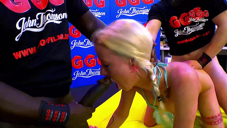 Casting GIRLS AND FIRST PORNO: Ggg John Thompson -selvagem loira gosta de cavalgar e chupar paus...