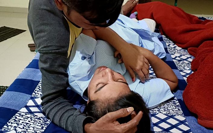Kamini Bhabhi: 18 anni ragazza indiana del college gioco di ruolo sesso...