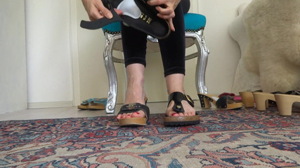 Lady Victoria Valente: 5 pairs of shoes with pads wooden mules and flat...