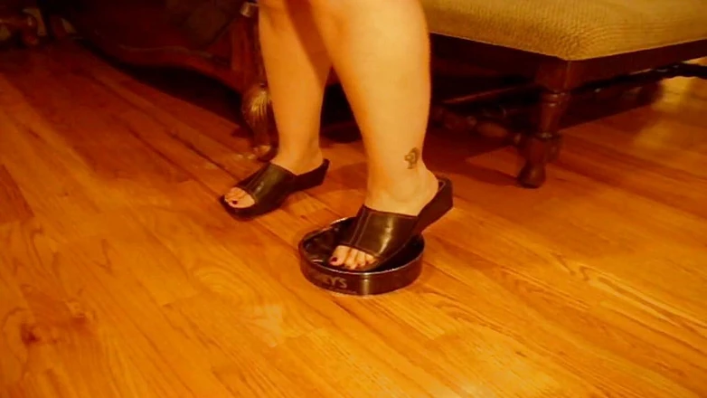 Sexy Amateurz: Cookie tin crushing