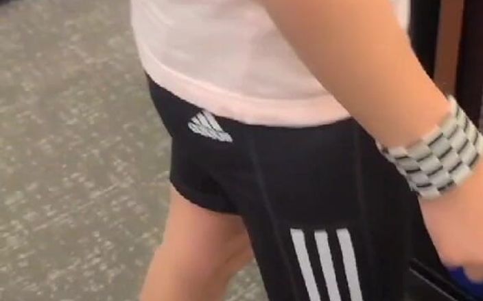 Kinkytwinkpamps: Femboy usa pantalones cortos de yoga sobre enema en centro...