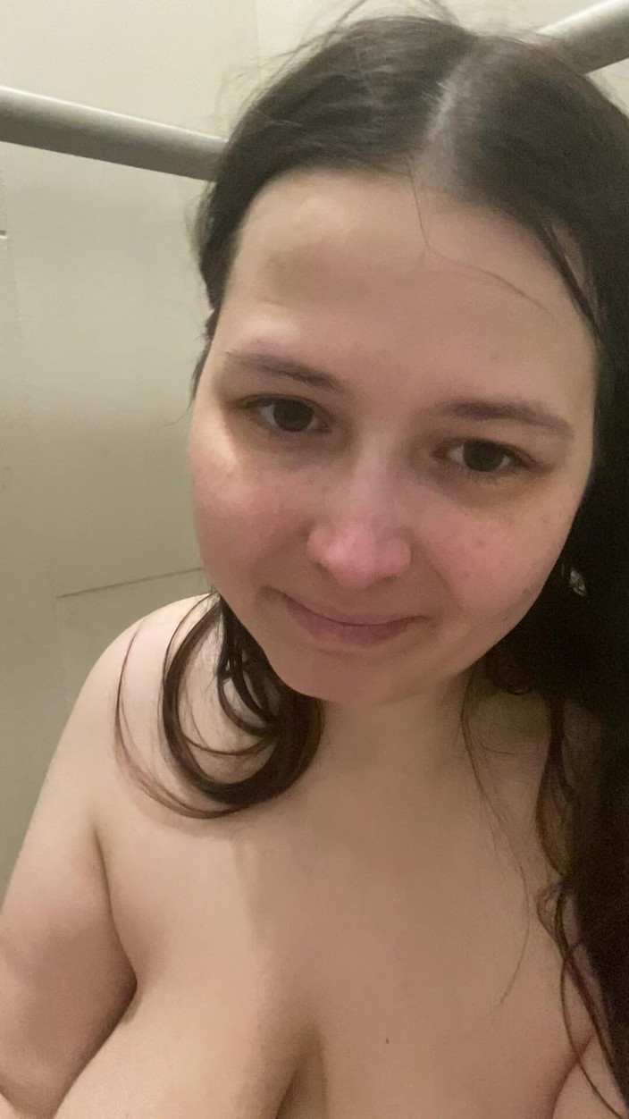 MissChrystalline: Clit Play Leads to a Nice Orgasm