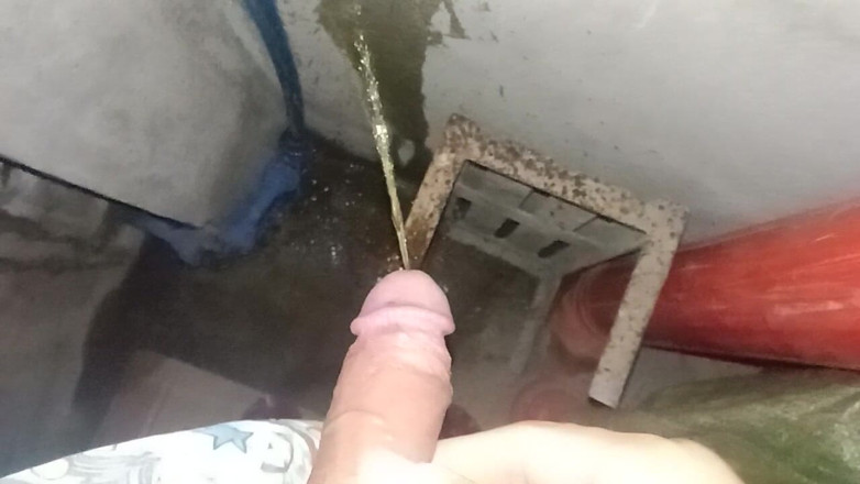 Piolo Alberto: Saya Kencing Di Pintu Sisi