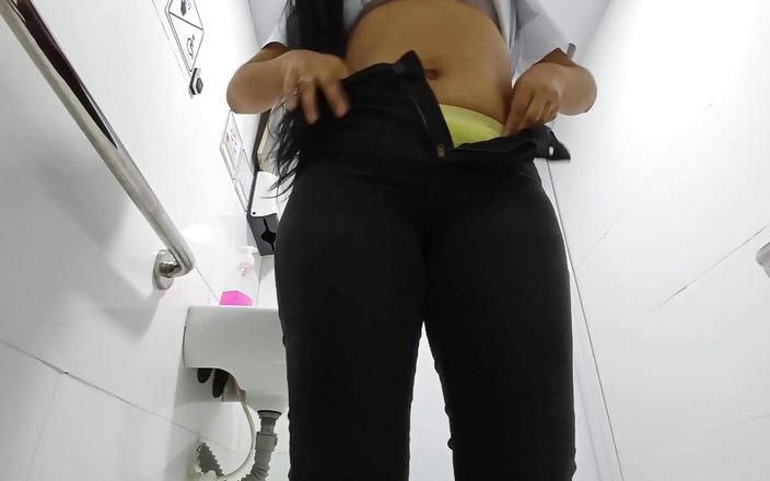 kelsyStar: Kamera amatir di kamar mandi rumah sakit merekam perawat latina...