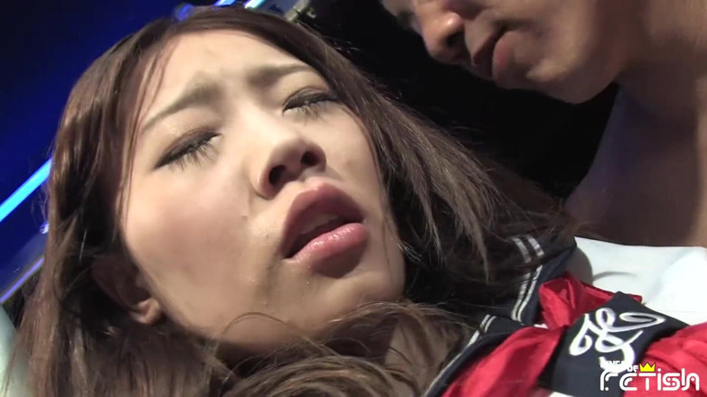 Pure Japanese adult video ( JAV): Japońska uczennica tryska i dostaje swoje pieprzone dziury rozbite w...
