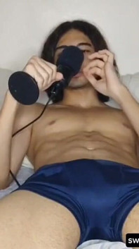Ach, nemůžu odolat svému sexy tělu...