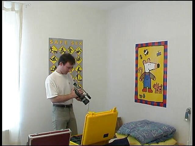 Xfamster: 丰满的金发熟女在床上被操