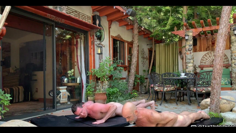 Tantric Fitness: ネイキッドピラティスワークアウト!
