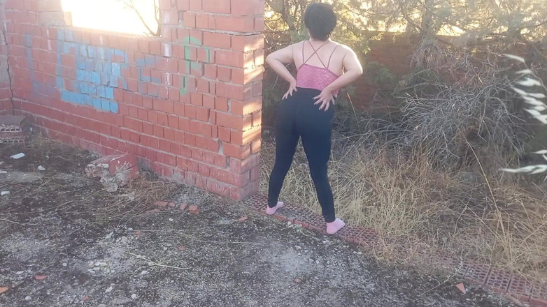 fartingclub01: Pedos en una casa abandonada