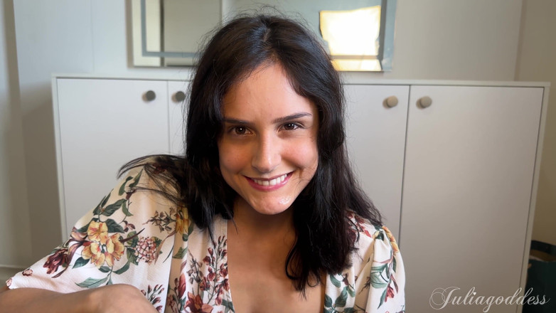 Shamelesscouple: Stoute secretaresse geeft baas de pijpbeurt en slikt alles door