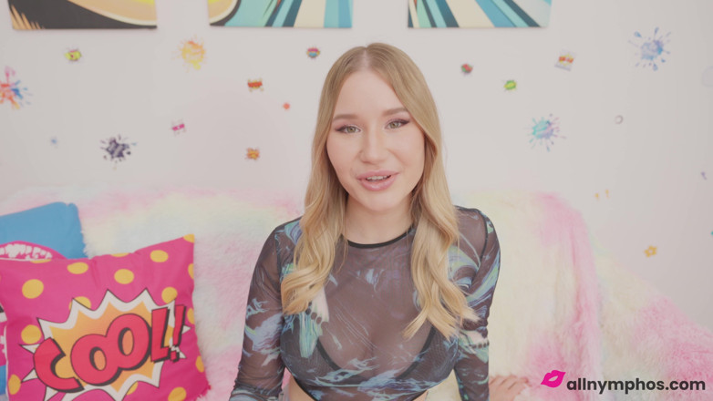 Allnymphos: Amalia Davis gillar att leka med sin fitta