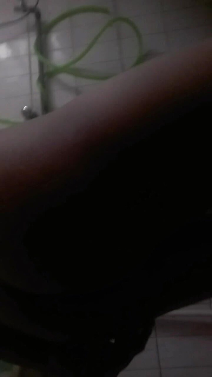 Bigfunn: Rozebrana nago w łazience i zerżnięta w dupę grubą rurą